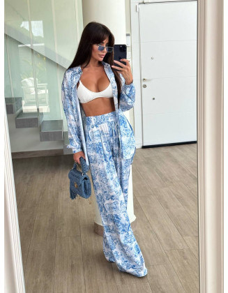 Костюм шовковий блакитний з принтом тигри