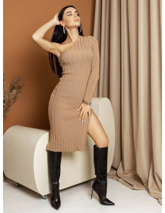 Сукня міді з оголеним плечем бежева