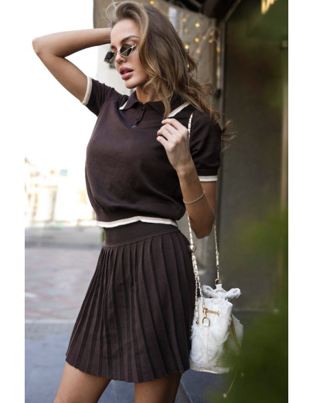 Прогулянковий трикотажний коричневий костюм в стилі preppy