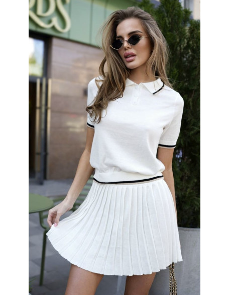 Прогулянковий трикотажний білий костюм в стилі preppy