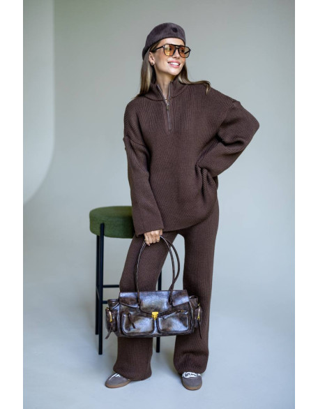 В’язаний костюм oversize з коміром на блискавці коричневого кольору В’язаний костюм oversize з коміром на блискавці коричневого кольору