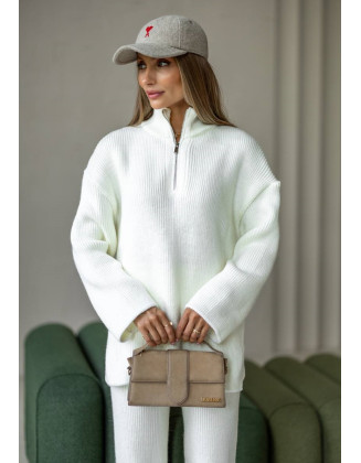 В’язаний костюм oversize з коміром на блискавці молочного кольору