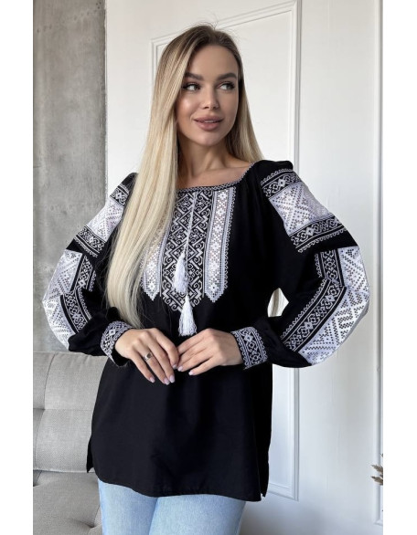 Лляна вишиванка батал у класичному чорно-білому поєднанні